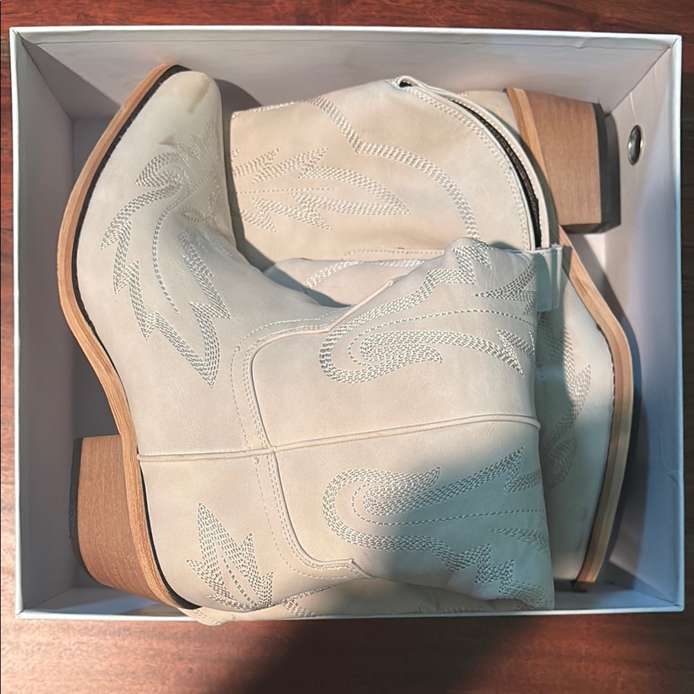 Redrop Women's Cream Western Cowboy Boots